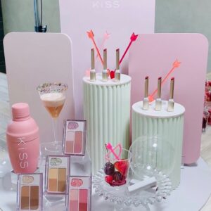 Ako Nagao Instagram - 9月に新しくなるメイクアップブランド“ＫｉＳＳ”リニューアル発表会の司会を務めました！
ラインナップすごく可愛いので要チェックです💐

@kiss.cosmetics

#KiSS
#もしキス2023