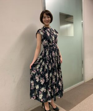 Ako Nagao Instagram - お久しぶりです！
みなさんお元気ですか？わたしは最近健康診断を受けたので健康になった気分になりました。
更新しなさすぎてめざましテレビの衣装の写真がかなり溜まっていたので全部載せます。これからはもっと更新頻度を上げたいと思っております....