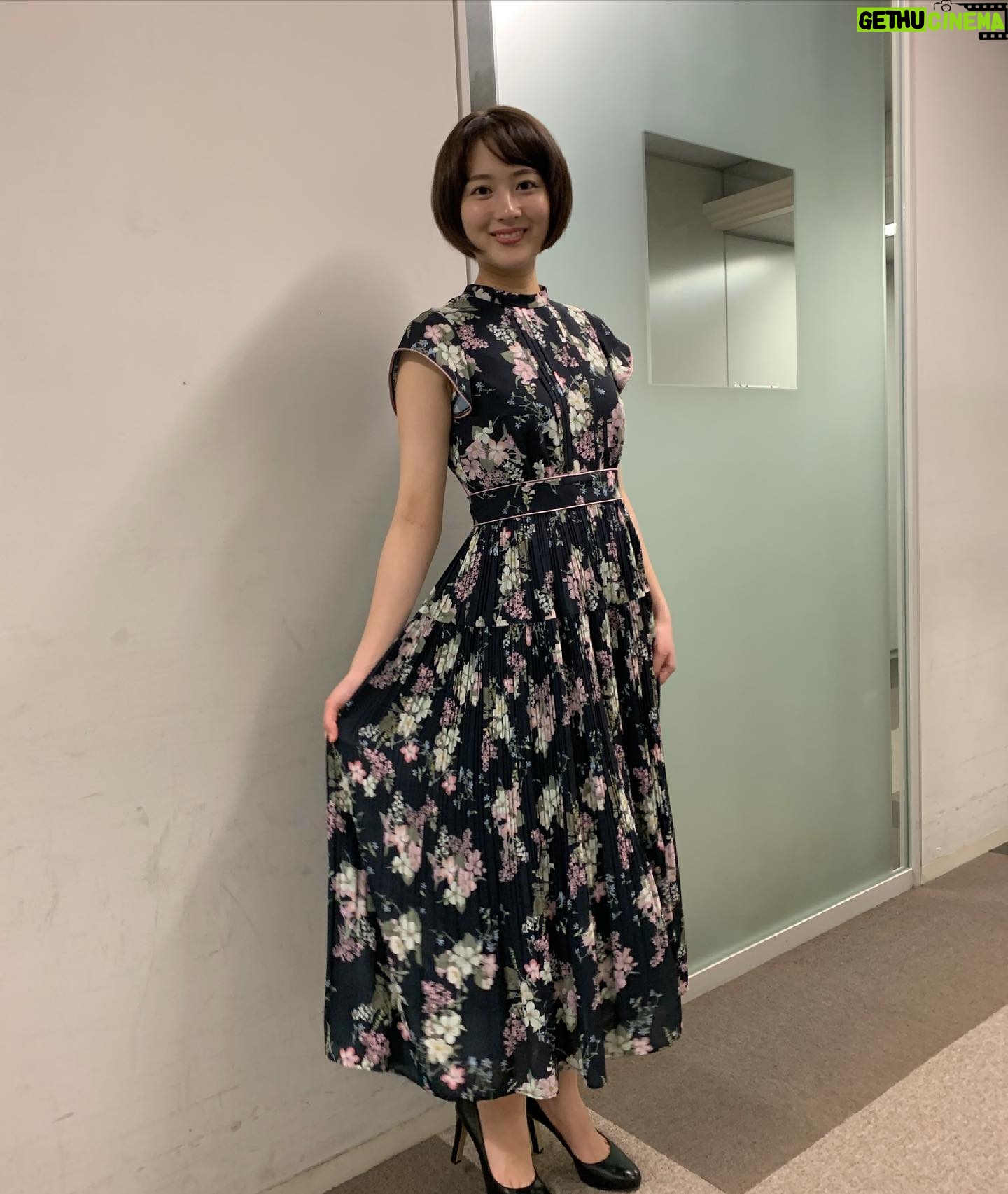 Ako Nagao - 3.9K Likes - お久しぶりです!
みなさんお元気ですか?わたしは最近健康診断を受けたので健康になった気分になりました。
更新しなさすぎてめざましテレビの衣装の写真がかなり溜まっていたので全部載せます。これからはもっと更新頻度を上げたいと思っております....