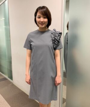 Ako Nagao Instagram - お久しぶりです！
みなさんお元気ですか？わたしは最近健康診断を受けたので健康になった気分になりました。
更新しなさすぎてめざましテレビの衣装の写真がかなり溜まっていたので全部載せます。これからはもっと更新頻度を上げたいと思っております....