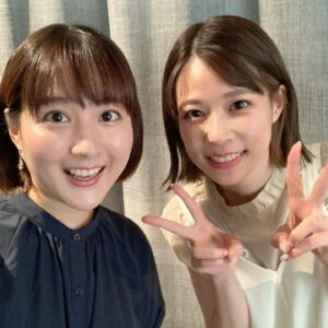 Ako Nagao Instagram - .
パーソナルジム「Apple GYM（アップルジム）」のイメージキャラクター広瀬アリスさん就任＆新CM発表会見の司会を務めました🍏
そこでめざましテレビの取材のために来ていた唯ちゃんとばったり！
同期とこういう形で会うのは初めてだったので不思議な感覚でした。2人ともどんなポーズで写ればいいかわからずとりあえずアナウンサーっぽいポーズをしてみました。
