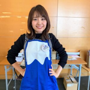 Ako Nagao Instagram - .
今年もアナウンサーカレンダーが発売されました✨
そしてカレンダーをたくさんの人に、手にとってもらうべく、
フジテレビショップ「フジさん」1日店長を務めました！
エプロンが意外と似合う酒主店長と
やる気満々の井上店長も一緒に🥰
朝早くからたくさんの方に来ていただき大盛況でした。
ありがとうございました！

#酒主義久
#井上清華