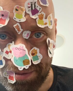 Aksel Hennie Instagram - HOME OFFICE QUARANTINE ART 🌸 ...maneuvering work through play-doh, crayons, and Peppa Pig stickers... Try to stay sane in these troubling times, guys! We’ll get through it with compassion and love taking care of the people around us! #❤️ #coronavirus #peppapig