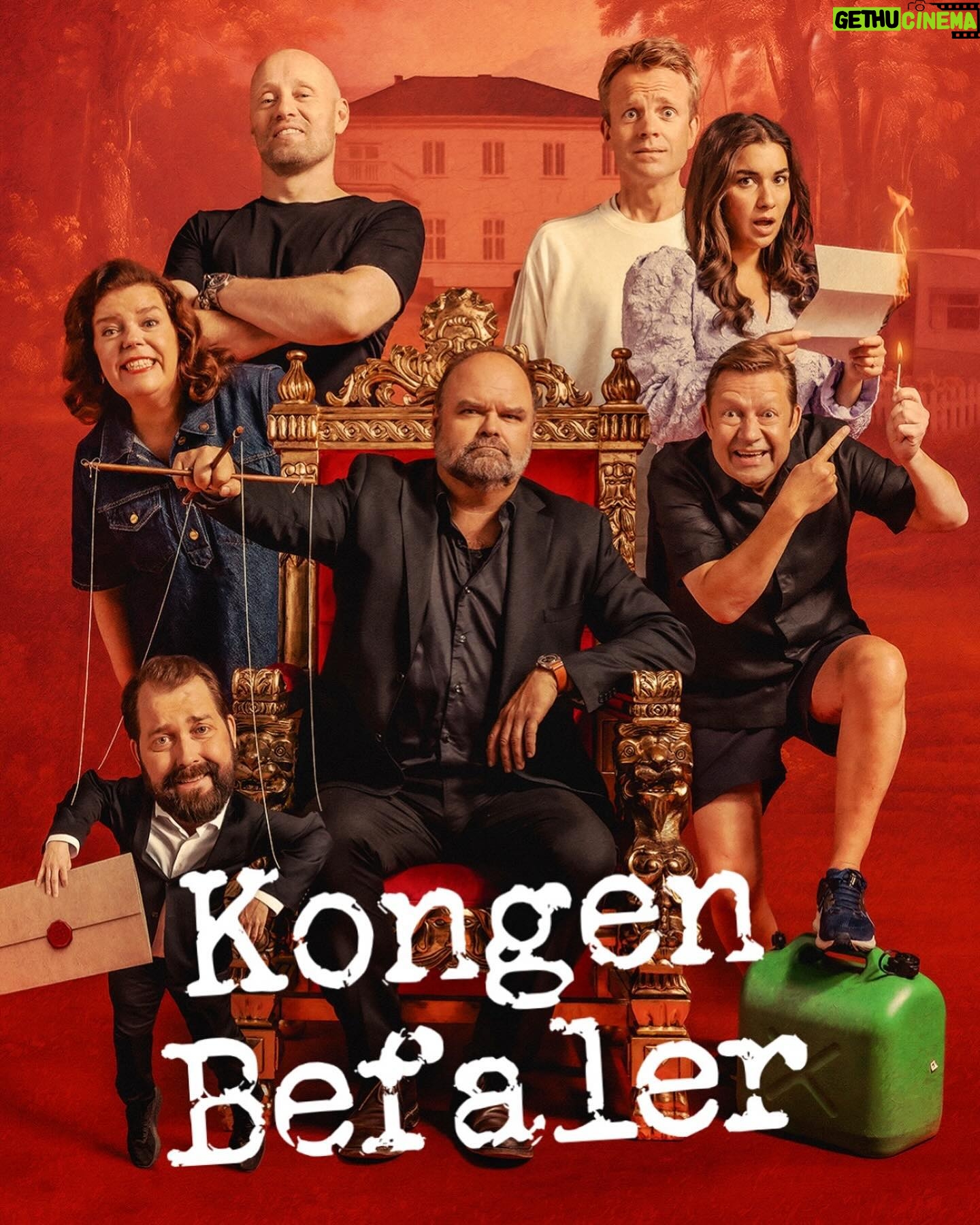Aksel Hennie - 1.8K Likes - KONGEN BEFALER!!! Gleder meg altså såååå mye til å leke med de folka her!!!! #petitvilain