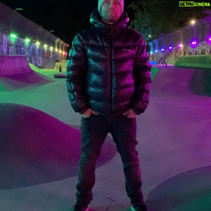 Aksel Hennie - 2.5K Likes - 50/50 GRIND TO DISCO Good night and thank you to an a AMAZING crew the last 4 days!! @einarfilm #skateordie #itsawrap #❤️ #4Bergkrystallentiljegdørå