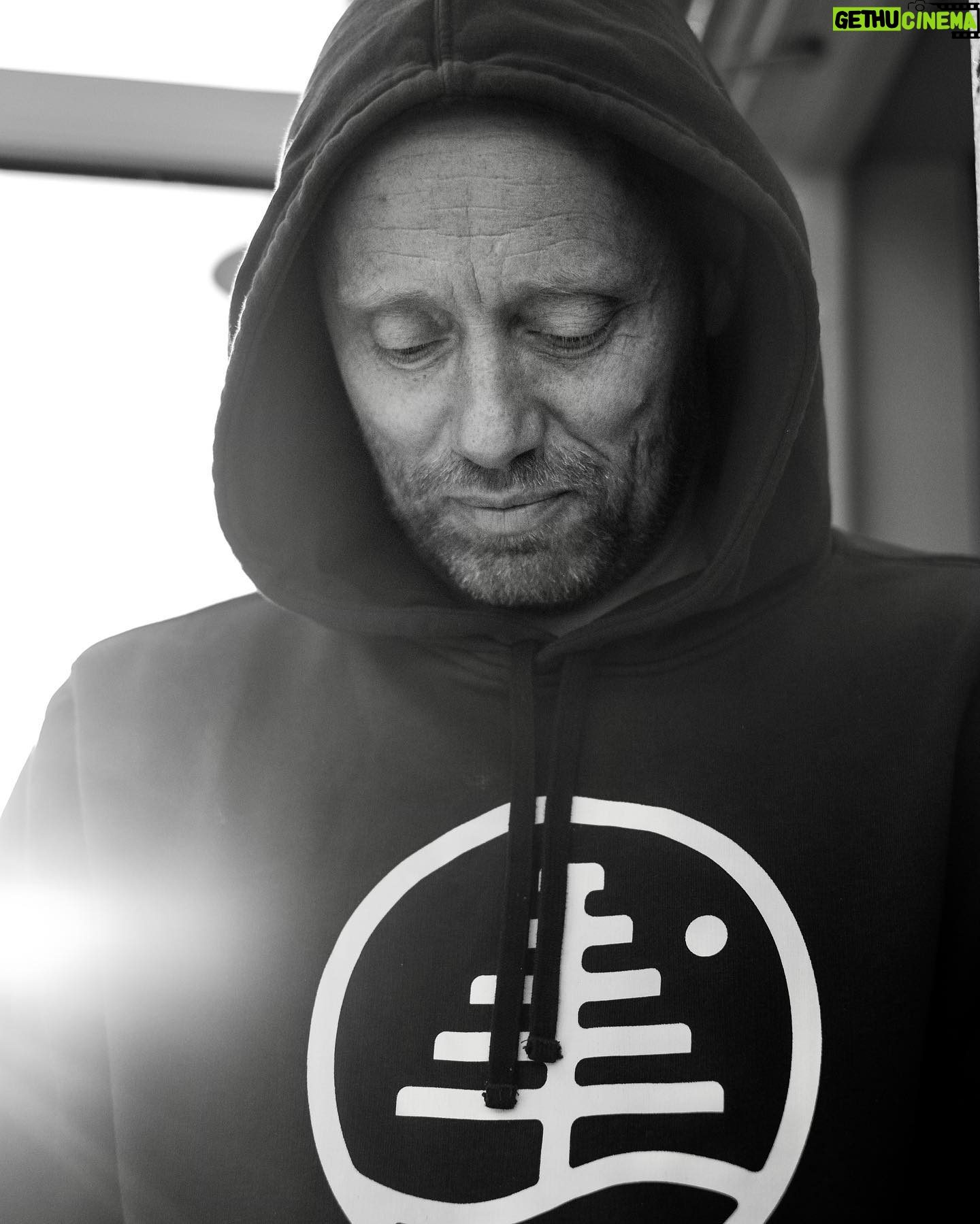 Aksel Hennie - 2.1K Likes - BACK TO WORK! This shot is taken by @skolmn on the last day of summer. Beautiful evening with great people. My little smile there is me feeling truly thankful for those small gems of evenings, days, and nights that are not planned, but still bring dignified moments and happiness. Now it’s @peergyntas time - let’s make it count!! #❤️ ❤️K H H H❤️