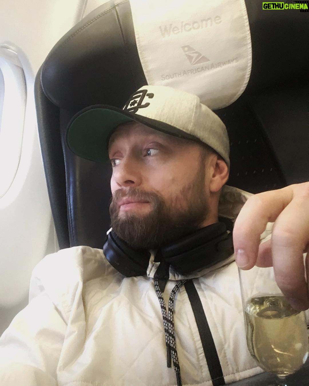 Aksel Hennie - 3.4K Likes - SOUTH AFRICA HERE I COME! 🇿🇦....and for those of you not working; HAPPY EASTER!! 💛#capetown #🎬 #🎥 @einarfilm @willynikkers ❤️K H H❤️