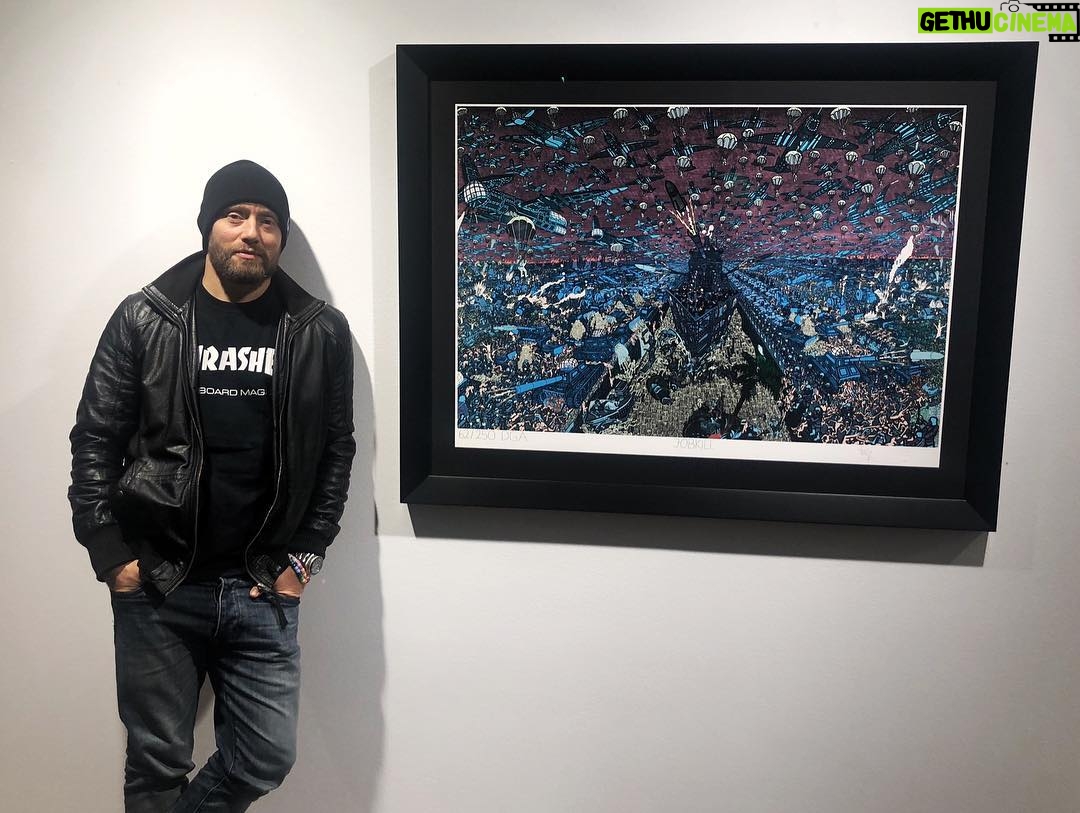 Aksel Hennie - 2.2K Likes - PUSHWAGNER • FLY AWAY September 13 - October 14 Fineart is now hosting Push’s last exhibition. He was supposed to be there today - joyfully dancing around in his unique crazy and beautiful way. He was missed. But his last and final work was present - stronger and brighter than ever! Thank you, Rolf & Stefan, for letting me be a part of this unique happening. ...and for those present; the poems I read today was “Heia Regnbuen” & “Stillheten etterpå” by Rolf Jacobsen.
@gallerifineart @rolfstavnem @therealthomasseltzer #pushwagner #art