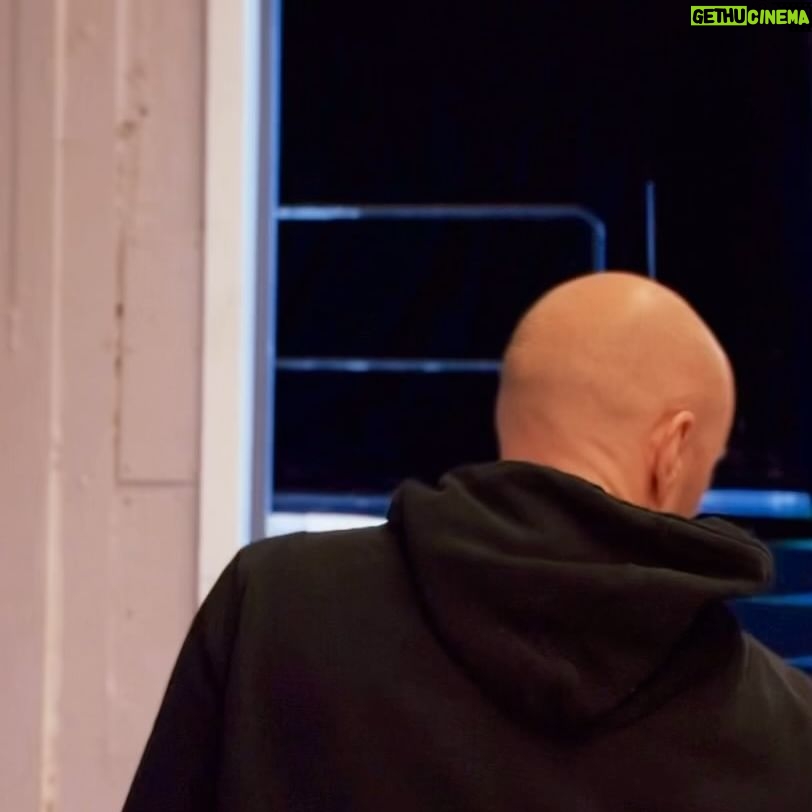 Aksel Hennie - 1.2K Likes - VERKET SCENE I MOSS NÅ LØRDAG 18:00!!!
Jeg får lov til å «Varme opp” for @thedogsofnorway og @osloess med innspilling av tre konsertscener til tv-serien STAYER. GÅ INN PÅ @verketscene og bestill billetter til en kick ass kveld!! 🙌🏻🙌🏻🙌🏻