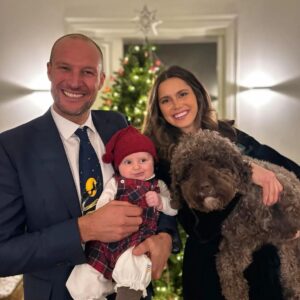 Aksel Lund Svindal Instagram - First of many pictures in front of the Christmas tree 🎄😜
Merry Christmas everyone 🎅🎄💯