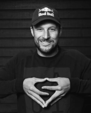 Aksel Lund Svindal Instagram - Back when I thought I was Superman 🦸

@frodesandbech
@redbullnorge