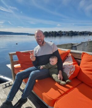 Aksel Lund Svindal Instagram - Mountain Easter vs Oslo Easter 🐥
