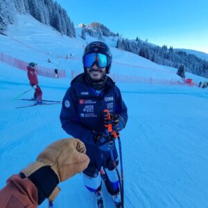 Aksel Lund Svindal Instagram - Kitzbühel race weekend! Storm and Amalie came to their first ever downhill races. Now they think every race is like #kitzbühel 😅
@sebastianvettel and myself are better at skiing than rolling dices 🏎️🎲⛷️
Thanks to @alexandra_meissnitzer for being a great co-host of the Kitz Race Party. And thanks to the organization for inviting us to host 🎉
Absolutely incredible skiing by @cyprien_sarrazin WOW💯
The fight with @marcoodermatt is racing at its best 🤩
And the biggest 😍 to the skiing community. You're the best! Every time a come to visit I remember 100% why I loved being on the tour for all those years!