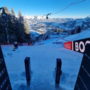 Aksel Lund Svindal Instagram - Kitzbühel race weekend! Storm and Amalie came to their first ever downhill races. Now they think every race is like #kitzbühel 😅
@sebastianvettel and myself are better at skiing than rolling dices 🏎️🎲⛷️
Thanks to @alexandra_meissnitzer for being a great co-host of the Kitz Race Party. And thanks to the organization for inviting us to host 🎉
Absolutely incredible skiing by @cyprien_sarrazin WOW💯
The fight with @marcoodermatt is racing at its best 🤩
And the biggest 😍 to the skiing community. You're the best! Every time a come to visit I remember 100% why I loved being on the tour for all those years!