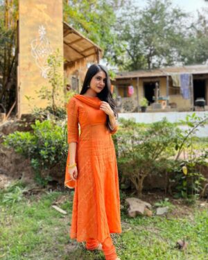 Akshita Mudgal Instagram - Zindagi naam tere kar jaavaa🧡

MUA- @rajesh_makeup_artist