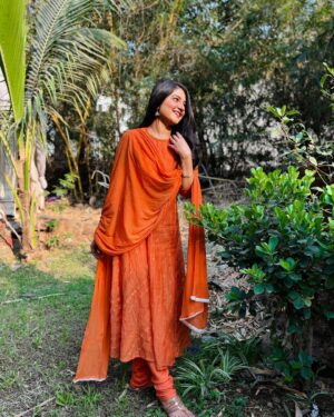 Akshita Mudgal Instagram - Zindagi naam tere kar jaavaa🧡

MUA- @rajesh_makeup_artist