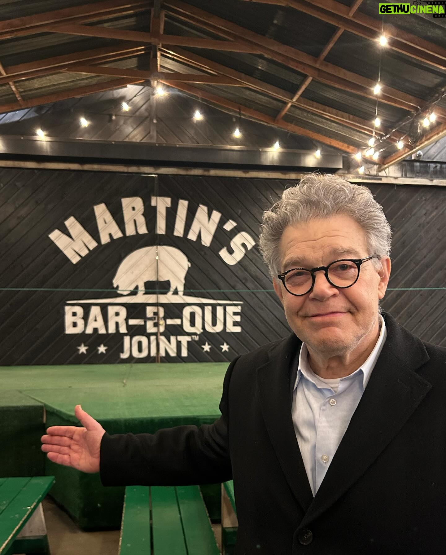 Al Franken - 1.9K Likes - Having a great time in Nashville! Great chicken wings at Martin’s! @martinsbbq