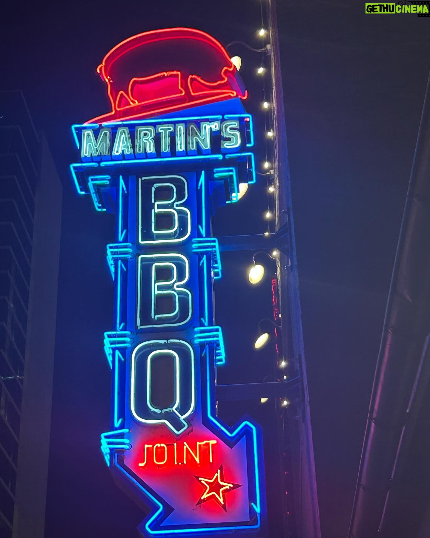 Al Franken - 1.9K Likes - Having a great time in Nashville! Great chicken wings at Martin’s! @martinsbbq