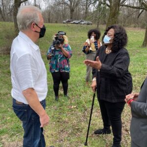 Al Gore Instagram - Thank you, southwest Memphis. Keep resisting and keep pressuring your local officials. Soon we will win the fight against the #ByhaliaPipeline.
