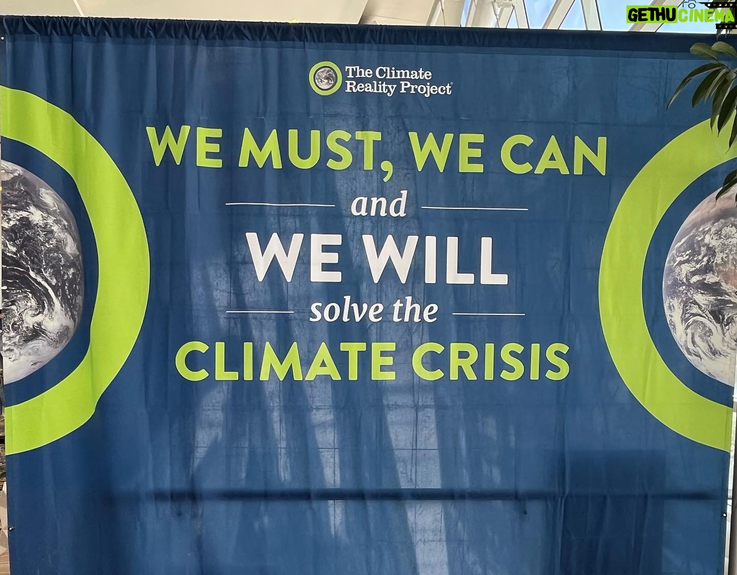 Al Gore - 1.5K Likes - Just arrived in Las Vegas where the @ClimateReality team is ready to welcome 500 new changemakers tomorrow for our 49th Leadership Corps training! We have much to learn from the scientists, activists, & experts who are joining us. Stay tuned for updates this weekend!