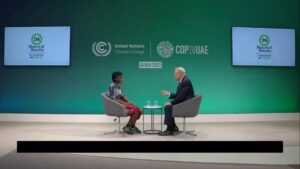 Al Gore Instagram - Sitting down with the incredible @vanessanakate1 was an absolute highlight of my time at COP28. I was incredibly inspired by our discussion of crucial climate issues and her impactful efforts towards solutions. You can watch our full conversation at the link in my bio. To discover more stories from on-the-ground at COP28 and learn how you can help to accelerate the solutions to the climate crisis, visit 24hoursofreality.org. Let’s get to work!