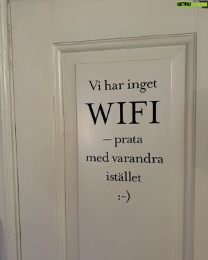 Al Pitcher Instagram - Thats all you got to do  in Sverige .. .. 🎉No Wifi and THEN it BEGINS .. random conversations happen and seem to never end.  it  can be difficult to hear yourself think as the talking just continues .. Try it at home tonight , I promise you …The family chat wont stop 🇸🇪🙌🏻 #tbt