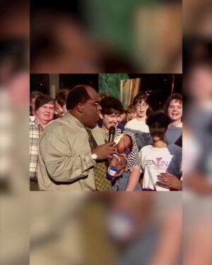 Al Roker Instagram - Talk about a throwback! Just days after the TODAY plaza opened in 1994, #AlRoker met a family with a young baby. Thirty years later, Jordan Burrell and his father Gregory are back outside Studio 1A to reunite with Al! ❤️