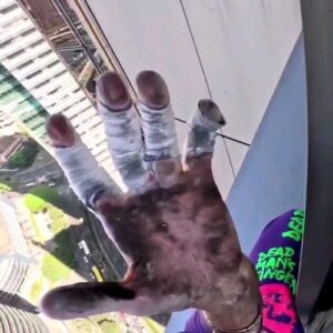 Alain Robert Instagram - Climbing up and down the entire  building  has badly destroyed  my fingers and my feet and I had been quite in pain during my 40hours custody in some very bad condition  due to the lack of space in an overly populated cell and the thousands  of cockroaches crawling on the floor snd on the wall . never saw that anywhere  before although  I had been arrested in more than 70 countries  and more than 150 times . 
#climbing #freesolo #challenge #adventure #mindset #masteringfear #climbinginspiration #escalada #resilience