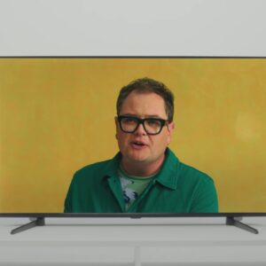 Alan Carr Instagram - We have a special message for you from @chattyman. We hope everyone has had a happy and safe Pride month 🏳️‍🌈🤍 #ShowThemYourPride