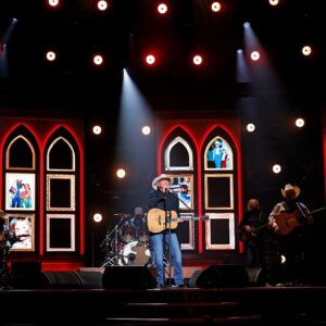 Alan Jackson Instagram - “When God paints, the wind blows,
With a stroke of love, He dips his brush in a rainbow...” #WhenGodPaints