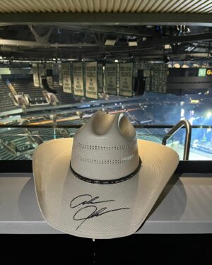 Alan Jackson Instagram - Congrats on your record-setting 18th championship, @celtics! Mind if we use the court now that you’re done with it for the season? See you August 2!