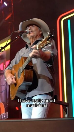 Alan Jackson Instagram - Fans love hearing the real, authentic songs that define Alan at his live shows. Don’t miss this chance to be a part of it one 𝐅𝐈𝐍𝐀𝐋 𝐓𝐈𝐌𝐄. Watch the full story and grab your #LastCallWithAlan tickets now at the link in bio.