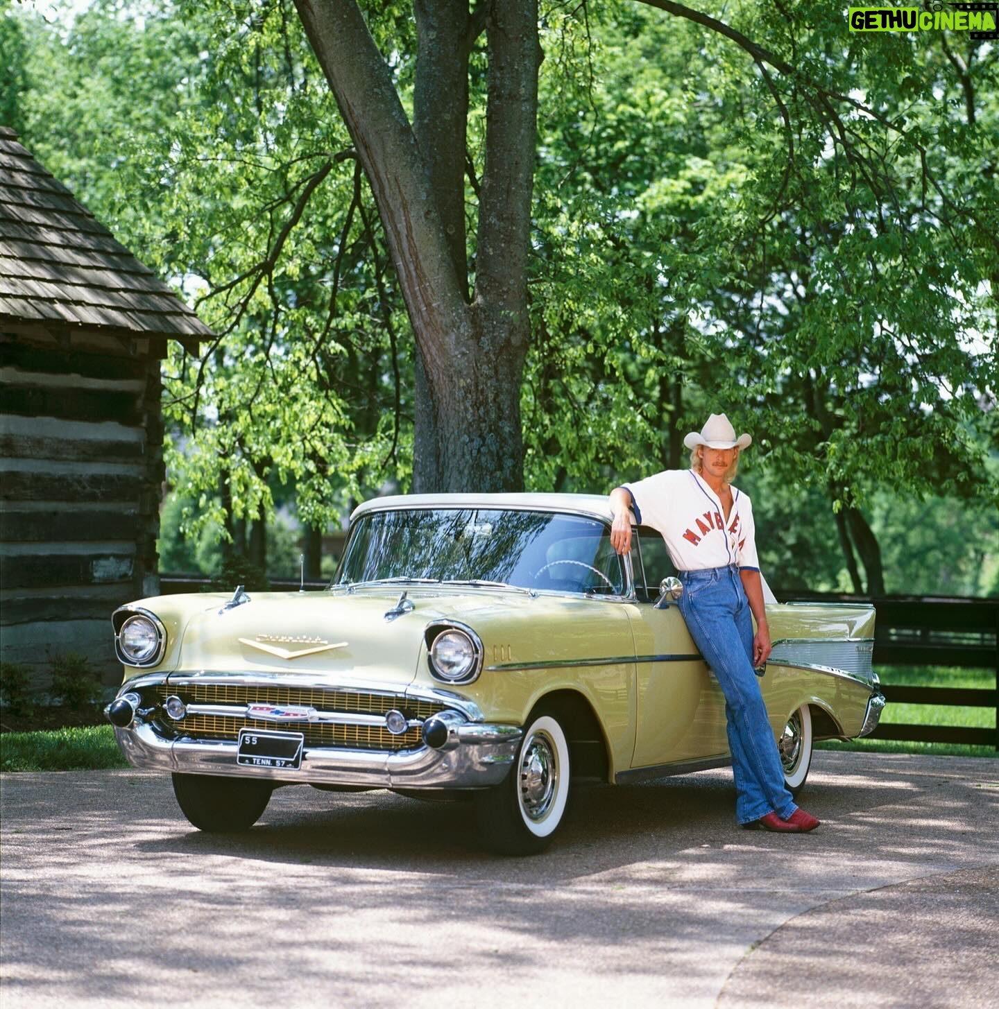 Alan Jackson - 106.1K Likes - Which Alan Jackson song will you be listening to on your #Drive today? Share your favorite in the comments! š¶š