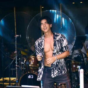 Alan Kuo Instagram - 我知道今天是愚人節 但那胸肌是真的 😂☺️ @thearcadiabistro