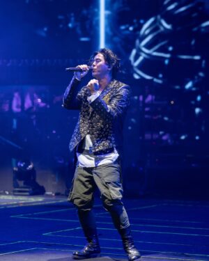 Alan Kuo Instagram - I feel very amazed everytime I get to go to these concert tours with my big bro @jaychou . Truly appreciate this wonderful opportunity. 🫶🏼🫶🏼🫶🏼
#周杰倫 #周杰倫嘉年華世界巡迴演唱會
