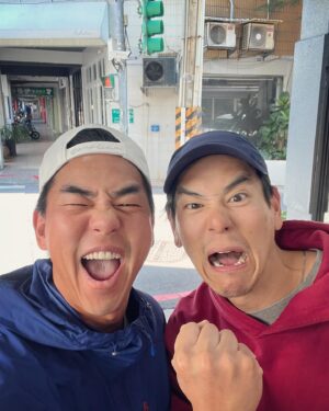 Alan Kuo Instagram - 初三走春巧遇男神 😎🥸🤪

#彭于晏 #brothers