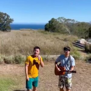 Alan Kuo Instagram - 報名金曲獎來得及嗎😆🍺🌻
最佳MV攝影導演 @rio_peng 
最佳團體 @van_yi_chen feat AK