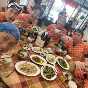 Alan Kuo Instagram - 這一路感動的事情太多☂️
@gooooooride #time #friends #love