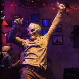 Alan Tudyk Instagram - Come by Hammerstein Ballroom at NYC Comicon tomorrow Friday October 4th and watch the first episode of new @Syfy show Resident Alien. The cast and I are doing a panel and then signing these steamy hot photos of me shaking that alien ass.