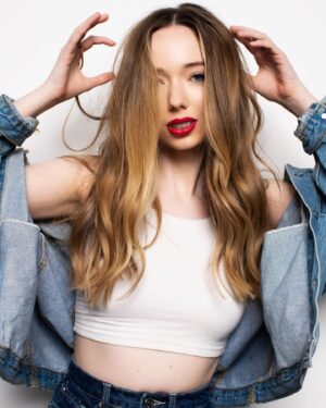 Alaska Leigh Instagram - same but different 💋
☆ ☆ ☆ ☆
📸: @studioaviva 
💋: @kahliaadamsmakeuphair 
☆ hair colour by @chrisweberhair at @vanillaloft ☆