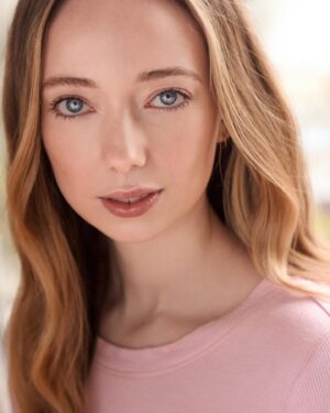 Alaska Leigh Instagram - @jennabermanphoto X @minjee.mowat 🧚🏻
⭐️ fresh headshot feelings ⭐️

… just because y’all didn’t have enough pictures of my face 😅