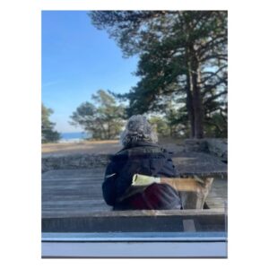 Albano Jerónimo Instagram - “O importante na vida sente-se, não se vê. Sente-se no afecto que dás aos outros que não o sentem.”

Silêncio.
Toco com cuidado na testa e nas mãos dela e digo em voz baixa.
É mesmo verdade, isto do afecto, querida Maria.

b e i j o -  t e