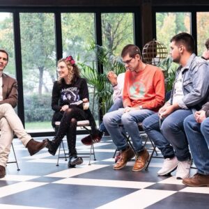 Albert Rivera Instagram - Fue una experiencia única con personas únicas. GRACIAS a los 30 maravillosos entrevistadores y a sus familias por haberme permitido el lujo de aprender a vuestro lado. Aunque el TEA os limite en  algunas habilidades, sin duda habéis demostrado que tenéis otras mejor que los demás. Sois una lección de vida. 
Aquí os dejo algunas de los mejores instantes del making of del programa @100x100unicos . 

#autismo 
#television