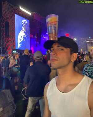 Albert Salazar Instagram - Gracias @estrelladammcat  por llenarnos el corazón de primavera! @primavera_sound