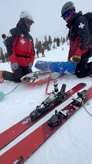 Albert Yu-Min Lin Instagram - Crazy thing happened today, my prosthetic leg snapped in half while on the side of a mountain. Luckily for me Buck, dan, and Colby from @mmsp_alumni #mammothmountain #skipatrol gave me a ride back to our condo where my spare leg was thrown from a balcony to a friend and parts were swapped out within mins.  So grateful to be part of a community like this! 
.
It’s not how many times you fall, it’s how many times you get back up that counts! 
.
Phrase at the end: ‘the beauty in the storm’ (in my version of Spanish) 
.
#adaptive #adventures #mammothmountain #iloveskiing #teamworkmakesthedreamwork #adaptiveskiing #community