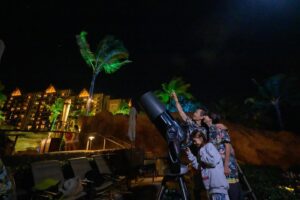 Albert Yu-Min Lin Instagram - From sailing and snorkeling to ukulele and stargazing, @exploreralbert and his children had a wonderful time at @disneyaulani! #LostCitiesRevealed is now streaming on @DisneyPlus and @hulu.