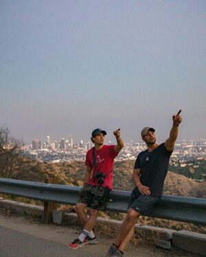 Alberto Rosende Instagram - "He's not gonna do it...Oh my gosh he's touching the butt!" @yanna_forever_smiles wins the caption contest!  #captionthis #LAHikes #losangeles 
Photo: @diegorosende of course 📸