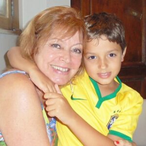 Alcione Mazzeo Instagram - Este meu neto lindo completa hj 19 anos ❤️ então meu #tbt são de alguns momentos c/ ele q me proporcionaram mtas alegrias. 🎂 Feliz aniversário @joaocastro.b !  Q vc realize td q deseja, c/ mta sabedoria e amor.

#aniversario #neto #parabéns #felizaniversario #19anos #vovóteama #alcionemazzeo #baúdaalcionemazzeo #tbt🔙