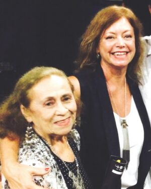 Alcione Mazzeo Instagram - Ilva Niño cumpriu belamente sua missão neste mundo e partiu hj p/ o plano espiritual. ✨ Atriz maravilhosa, q tanta alegria nos deu, mulher de fibra, íntegra, empreendedora, guerreira, solidária, merece nossos aplausos. ⭐️ Descanse em paz, amada, Mta Luz! 

#rip #ilvaniño #ilvanino #descanseempaz #domingosmontaigner #mariapompeu #alcionemazzeo #baúdaalcionemazzeo