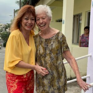 Alcione Mazzeo Instagram - 💛 
Tarde linda c/ as adoráveis Íris Bruzzi e Sônia Zagury. 

#pessoasqueridas #adoráveis #encantadoras #irisbruzzi #soniazagury #alcionemazzeo #atrizesbrasileiras #retirodosartistas